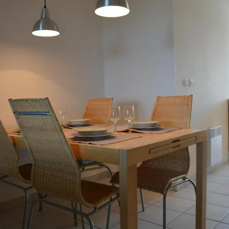 Apartment 3 Pieces Avec Piscine Et Parking A Saint-cyprien - Fr-1-225d-315